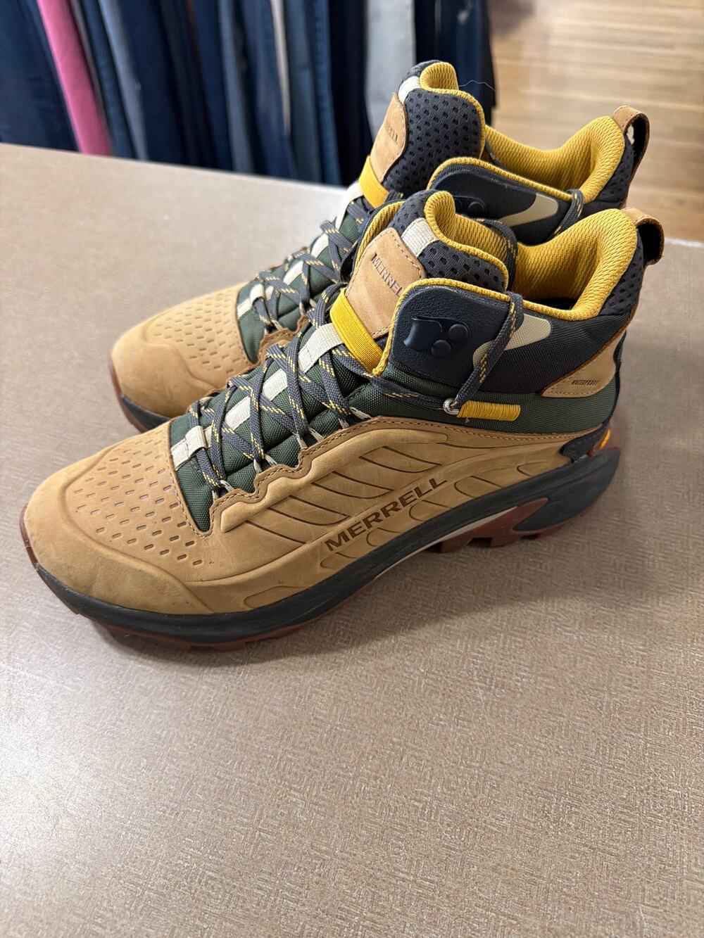 Merrell Men's MOAB speed 2 mid leather hiking boots size 9